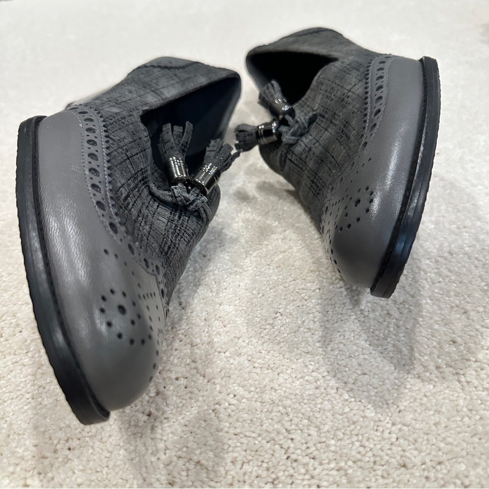 Stuart Weitzman Black & Gray Heels Brogue Loafers Tassel Accent Narrow Fit sz 8 - Picture 9 of 14